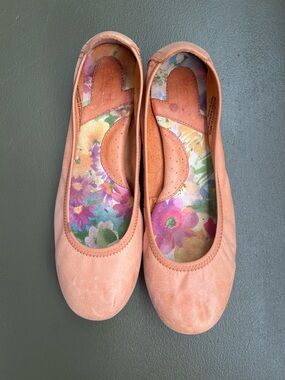 Born Women’s Floral-Insole Peach Ballet Flats leather